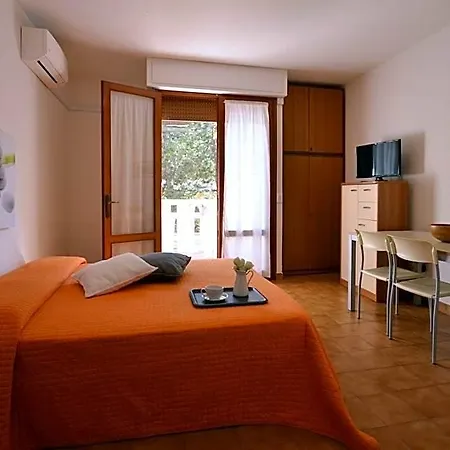 Lovely Flat With Terrace By Beahost Otel 2*