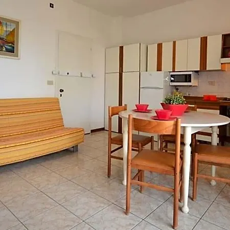 Lovely Flat With Terrace By Beahost Otel 2*