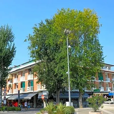 Lovely Flat With Terrace By Beahost Otel 2*