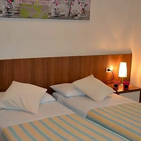 Lovely Flat With Terrace By Beahost Otel